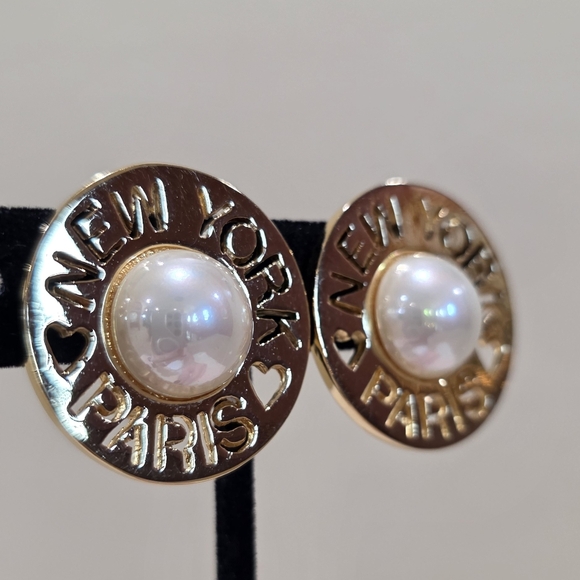 Rare Vintage 1976 Carolee New York Paris Pearl Cabochon Gold Round Clip Earrings - Picture 7 of 13